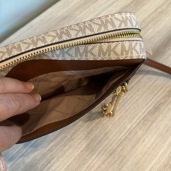 Michael by Michael Kors Jet Set Logo Crossbody Bag – Camera Style - Picture 6 of 8